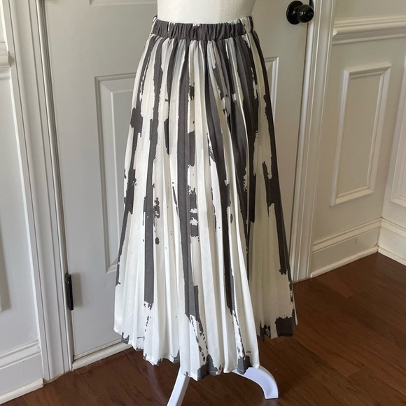 YOSHI KONDO Pleated Skirt Size Small - Picture 2 of 4